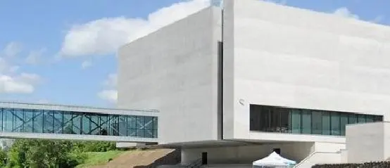 Amud para edificaciones